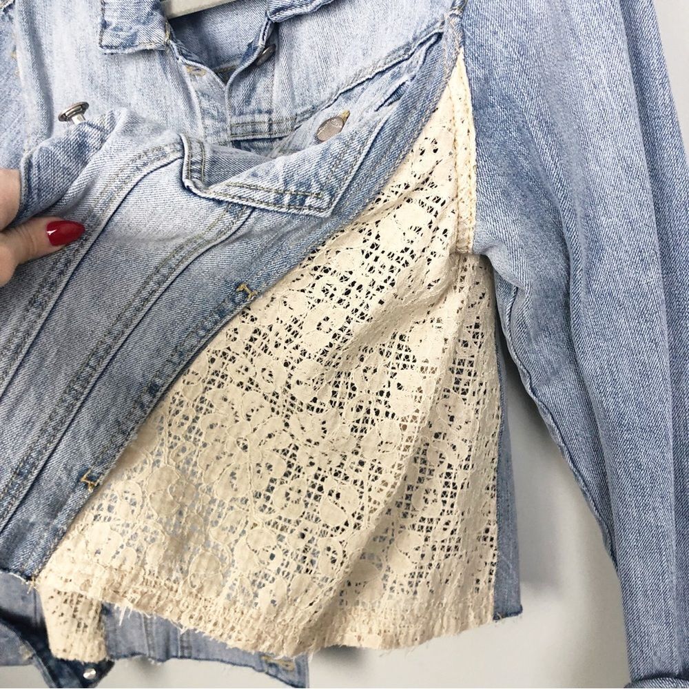 FREE PEOPLE | Crochet Lace Insert Cropped Denim Jean Jacket Women’s Size M - Picture 7 of 11